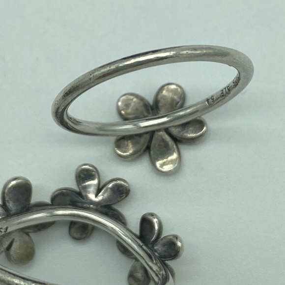 Pandora Stackable Darling Daisies Enamel White Sterling Silver 925 Rings - Picture 9 of 12